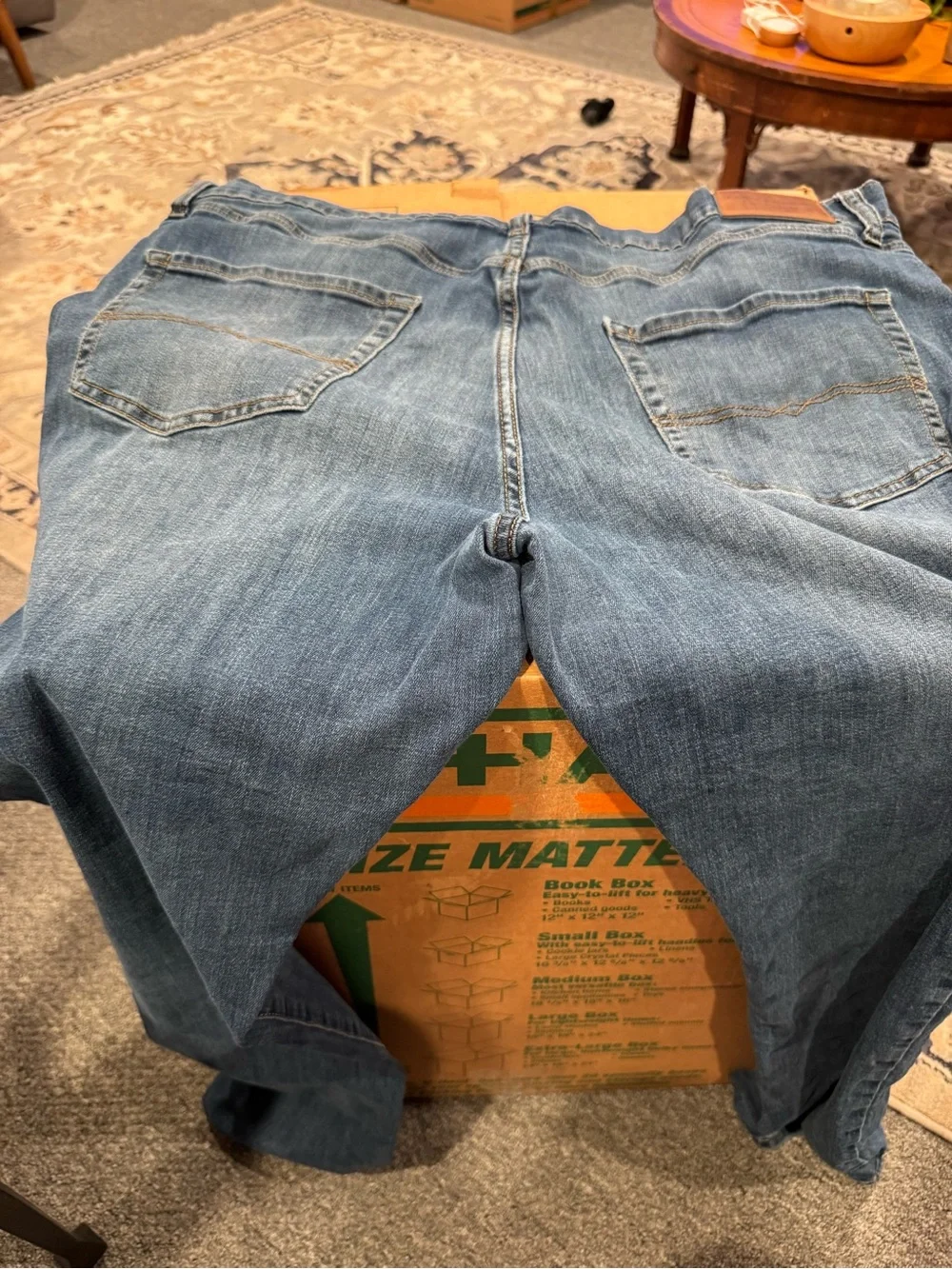 Lucky Brand Straight-Leg Jeans in Light Blue Wash